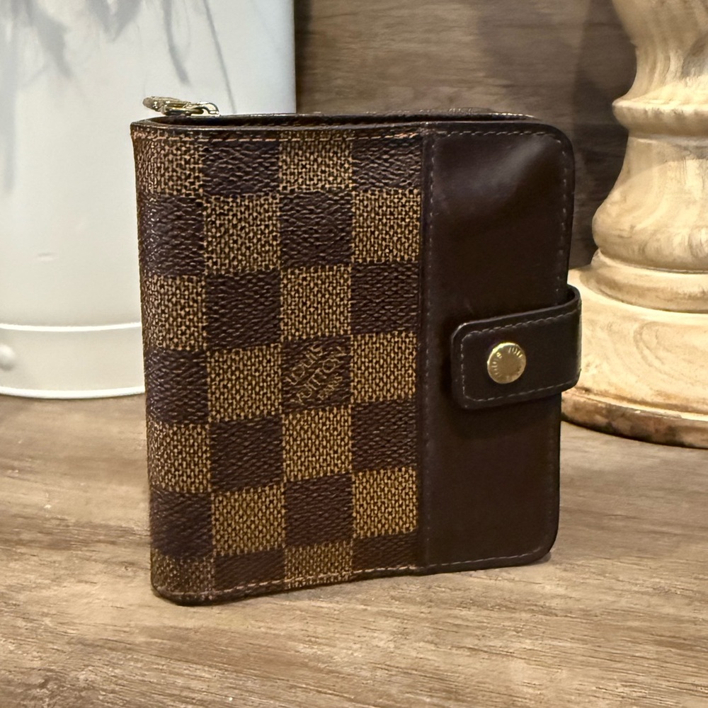 Authentic Louis Vuitton Damier Ebene Compact Wallet